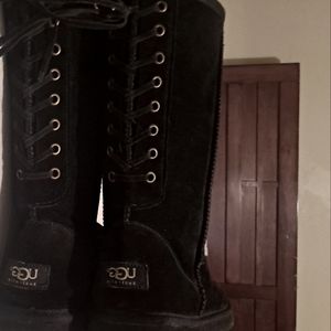 UGG BOOTS#cheap only worn twice. Size 10 and there black with the leatherbraid.